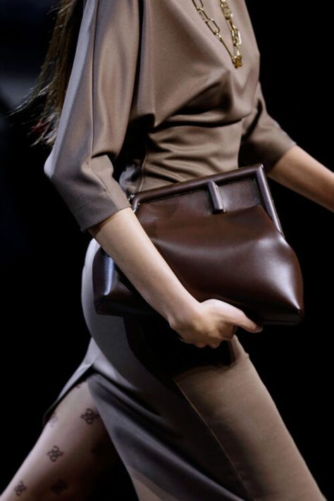 BROWN LEATHER BAG 
from PINTEREST